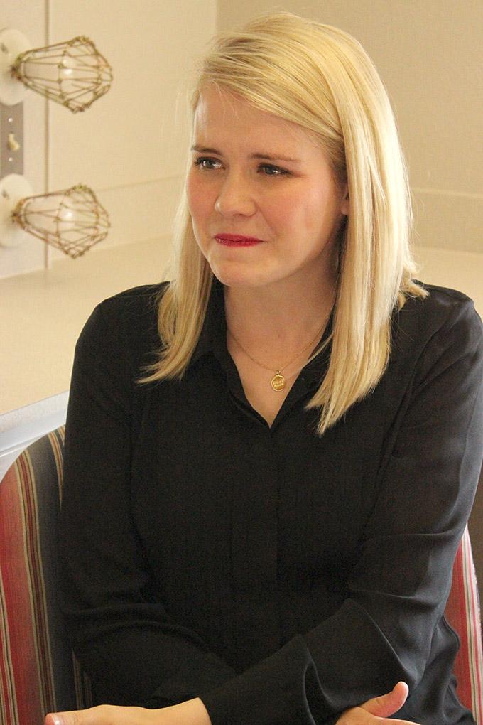 Elizabeth Smart shares with Morgan Haire, mass communication freshman, some of her personal story about the hardships she faced while being kidnapped and things she overcame because of it. Photo by Rachel Johnson