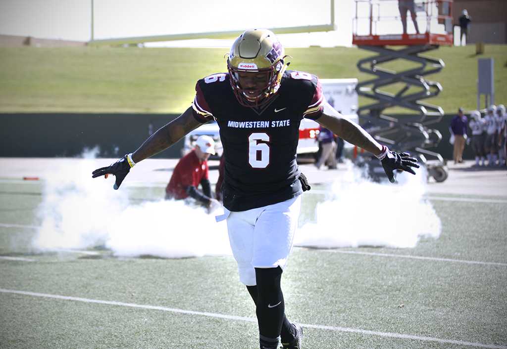 Wide receiver and applied arts and science senior Brandon Sampson makes an entrance into the first game of the NCAA Division II playoffs against University of Sioux Falls, where MSU won 24-20. Nov 18. Photo by Bridget Reilly