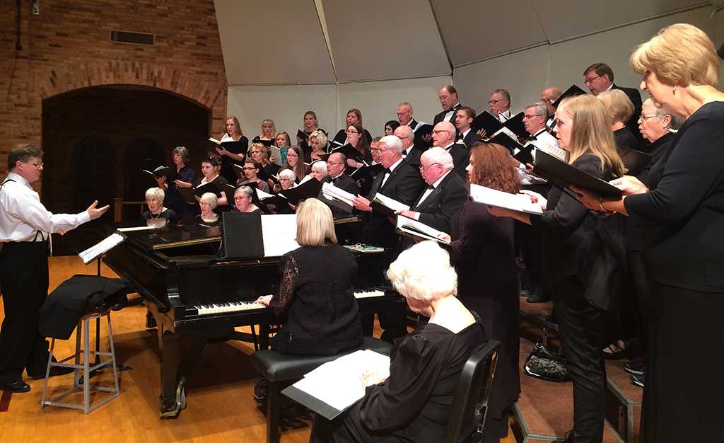 The Oratorio Chorus performs under the direction of Dale Heidebrecht on Nov. 13. Photo by Emily Simmons