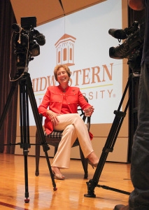 President Suzanne Shipley discusses with media reporters after the press conference about thier favorite local places to go out to eat. Photo by Rachel Johnson