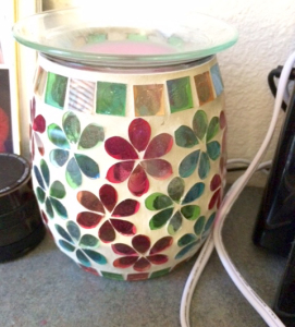 Scentsy Candle burns perfectly pomegranate in a Killingsworth dorm. Photo by Hannah Dean