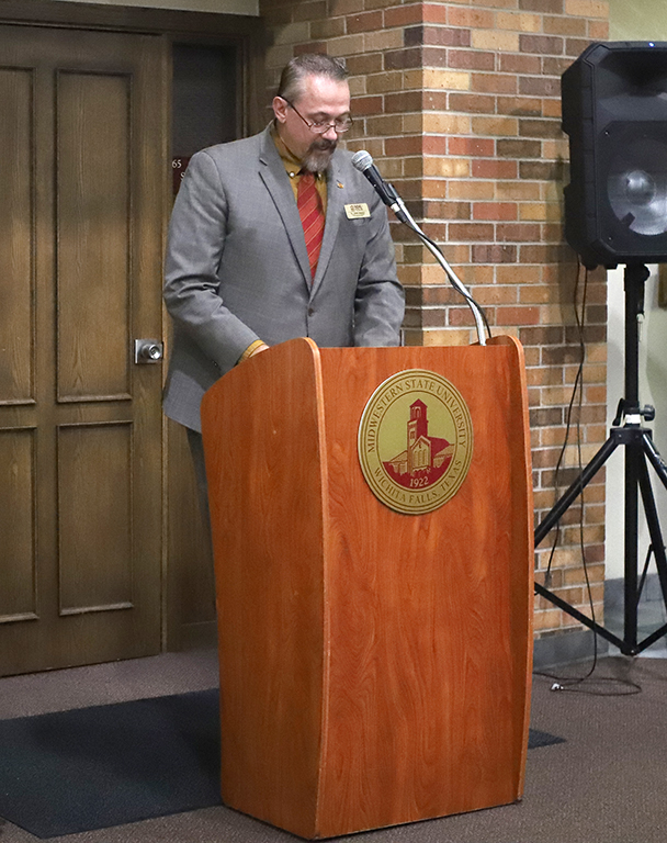 Provost James Johnston makes the closing remarks at the Senior Walk event in the Clark Sudent Center.