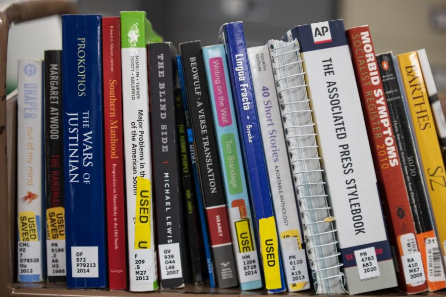 Textbooks+donated+by+students+and+faculty+located+in+Moffett+Library%2C+March+10.+