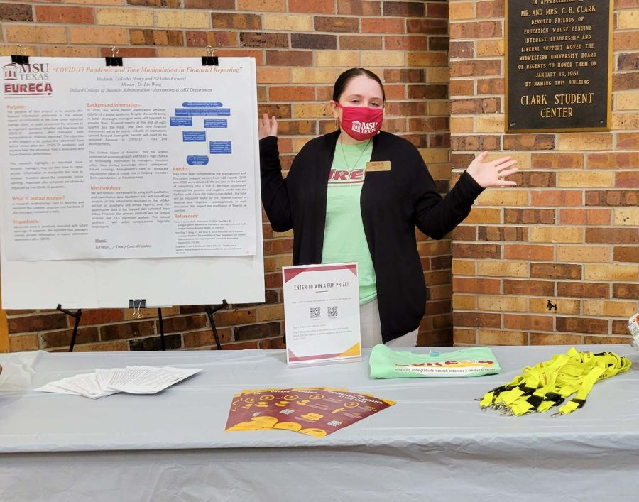 Undergraduate Research Student Assistant Amira Johnson stands ready to talk to students about Undergraduate Research and EURECA at the Student Organization Fair, Jan. 13. Photo courtesy of Julie Scales.