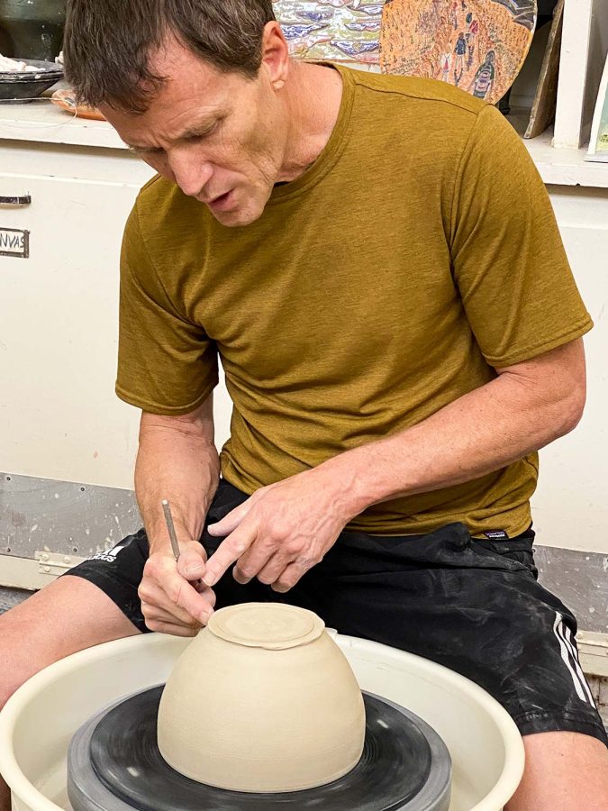 Professor Steve Hilton guides a ceramics class, Sept. 1. Photo by Sydney Dormire.